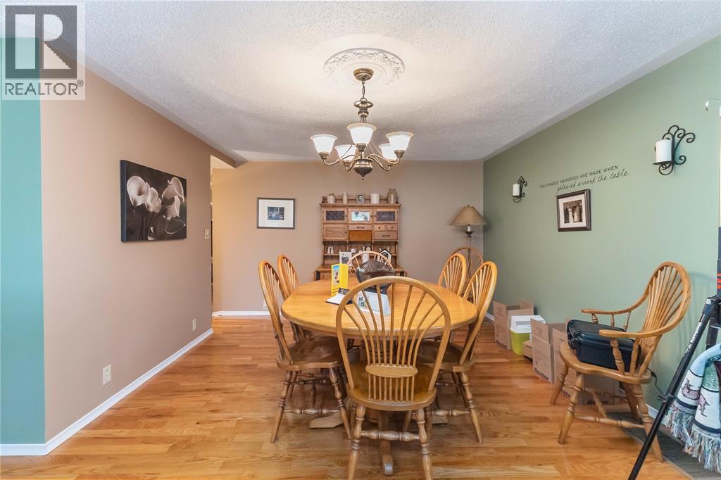 7884 Birnam Line, Warwick-Watford, ON - Indoor Photo Showing Dining Room
