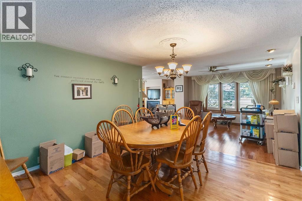 7884 Birnam Line, Warwick-Watford, ON - Indoor Photo Showing Dining Room