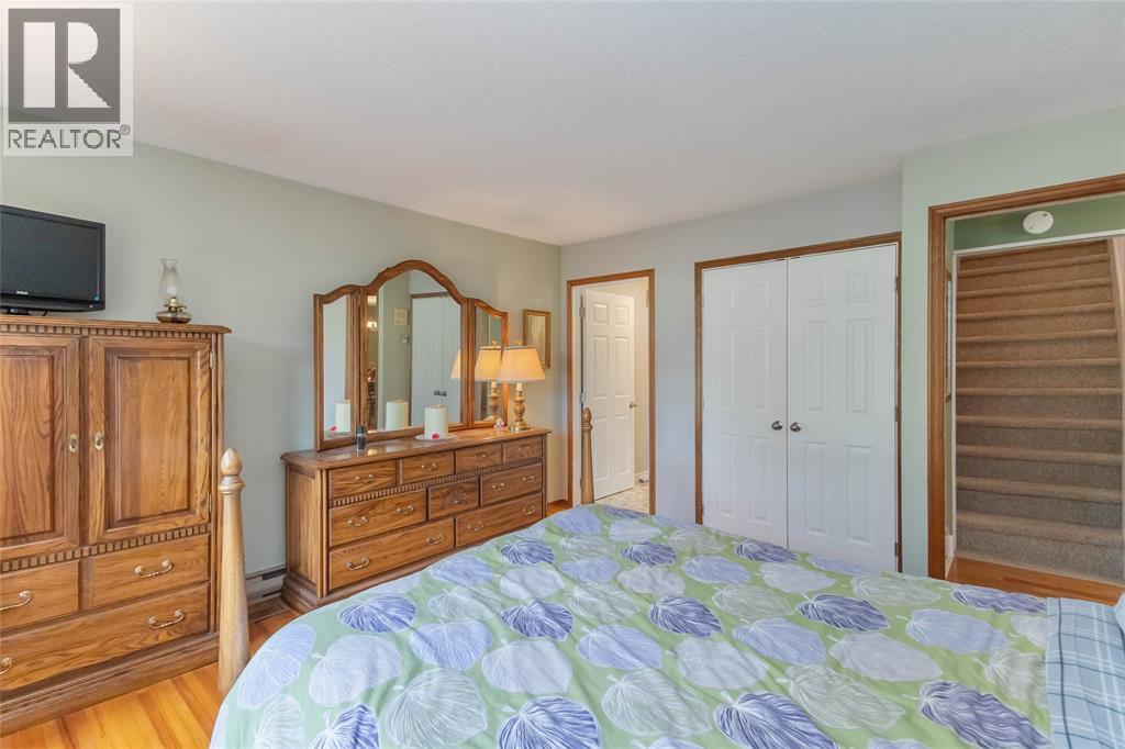 7884 Birnam Line, Warwick-Watford, ON - Indoor Photo Showing Bedroom