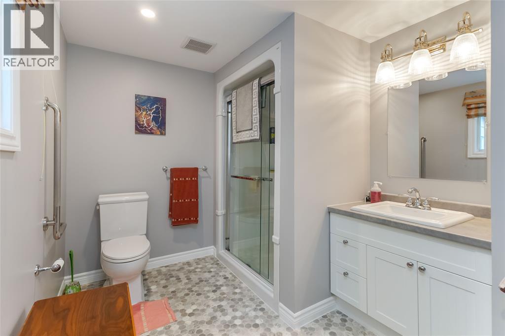 7884 Birnam Line, Warwick-Watford, ON - Indoor Photo Showing Bathroom