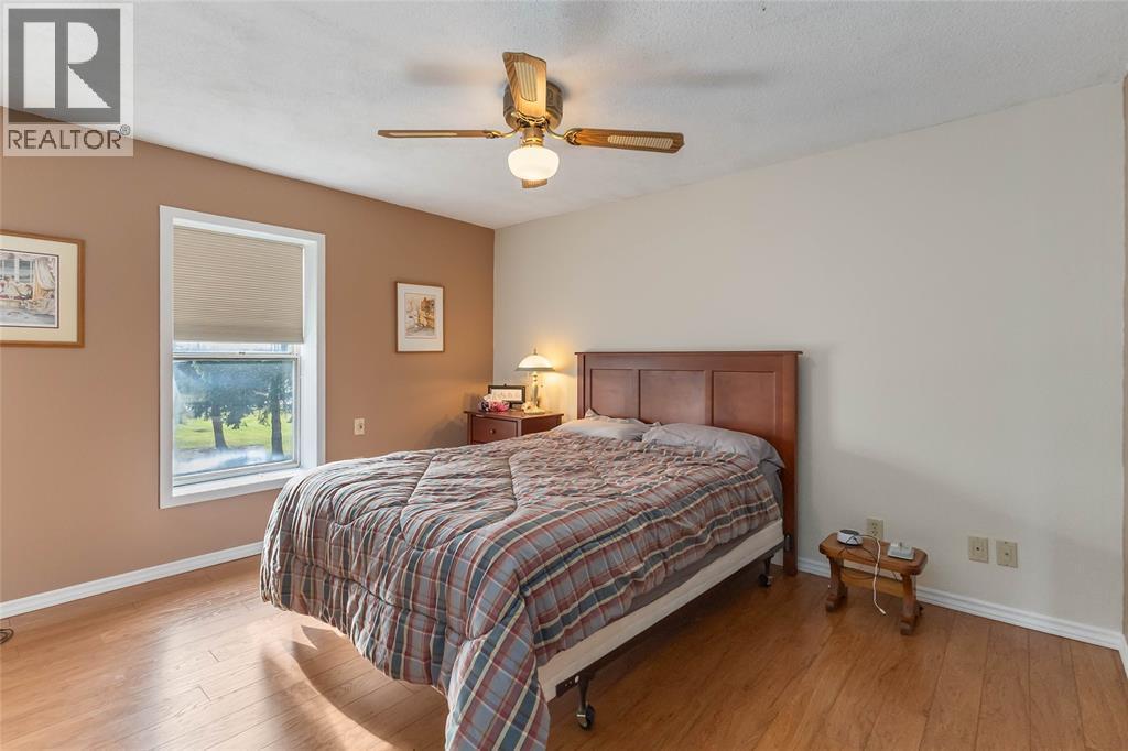 7884 Birnam Line, Warwick-Watford, ON - Indoor Photo Showing Bedroom