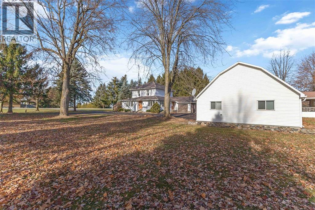 7884 Birnam Line, Warwick-Watford, ON - Outdoor