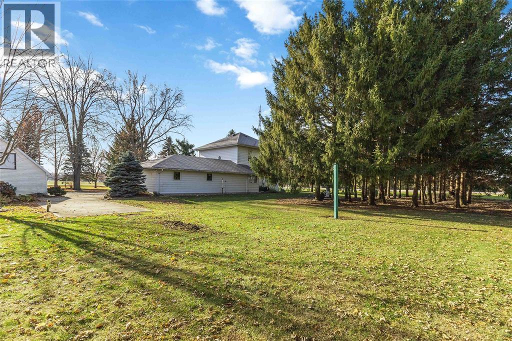 7884 Birnam Line, Warwick-Watford, ON - Outdoor