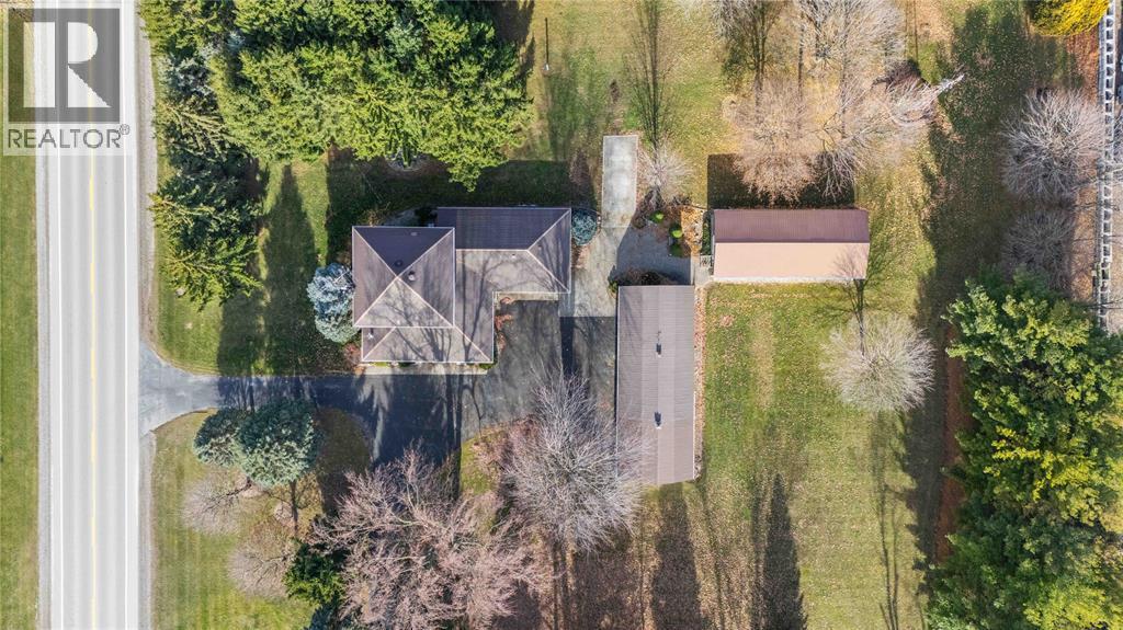 7884 Birnam Line, Warwick-Watford, ON - Outdoor