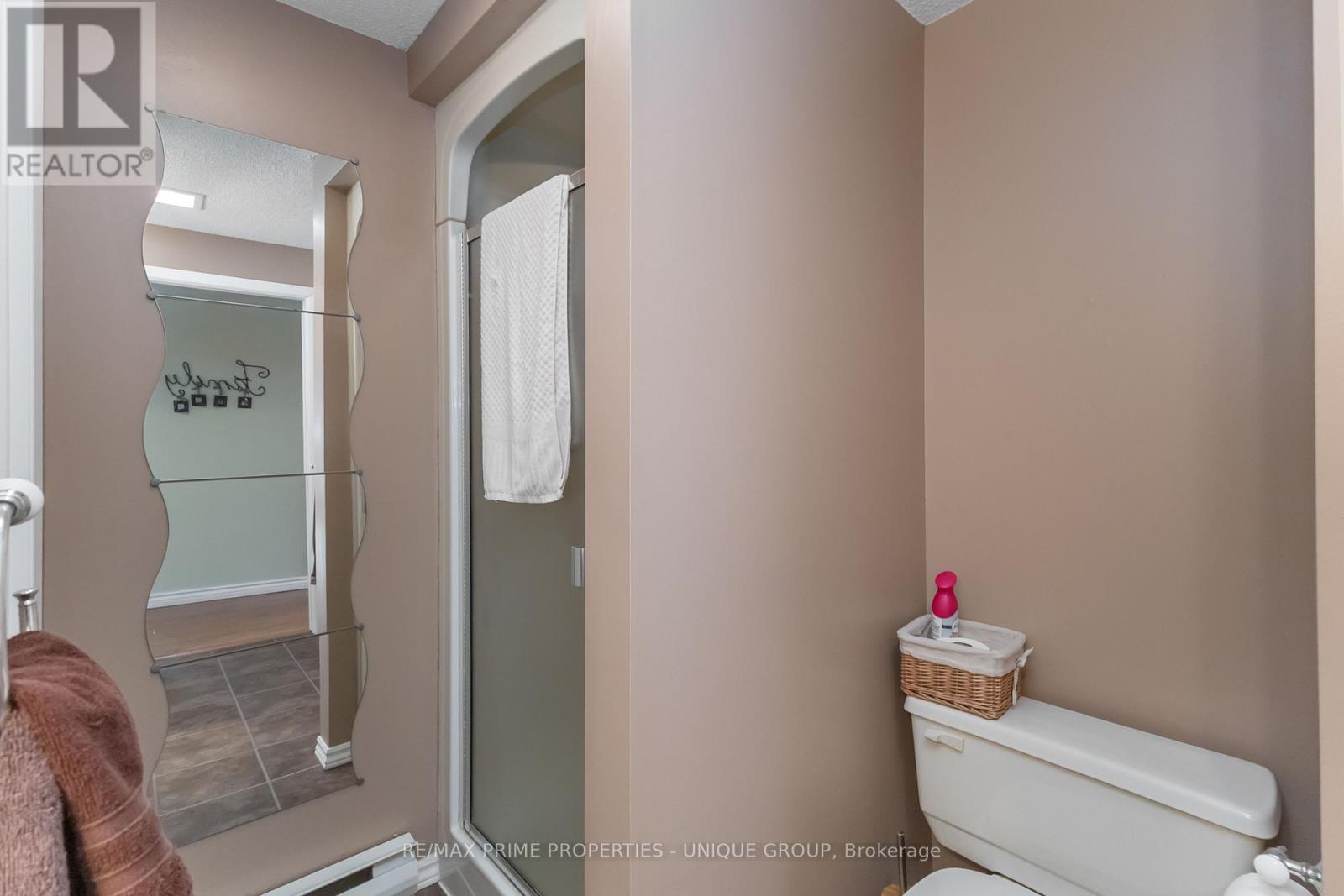7884 Birnam Line, Warwick, ON - Indoor Photo Showing Bathroom