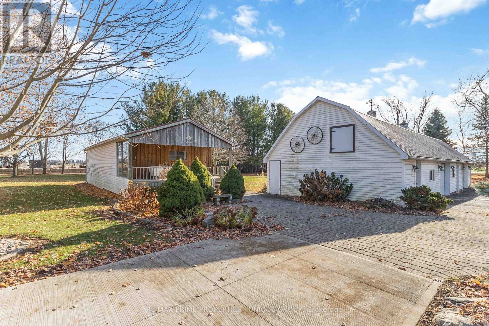 7884 Birnam Line, Warwick, ON - Outdoor