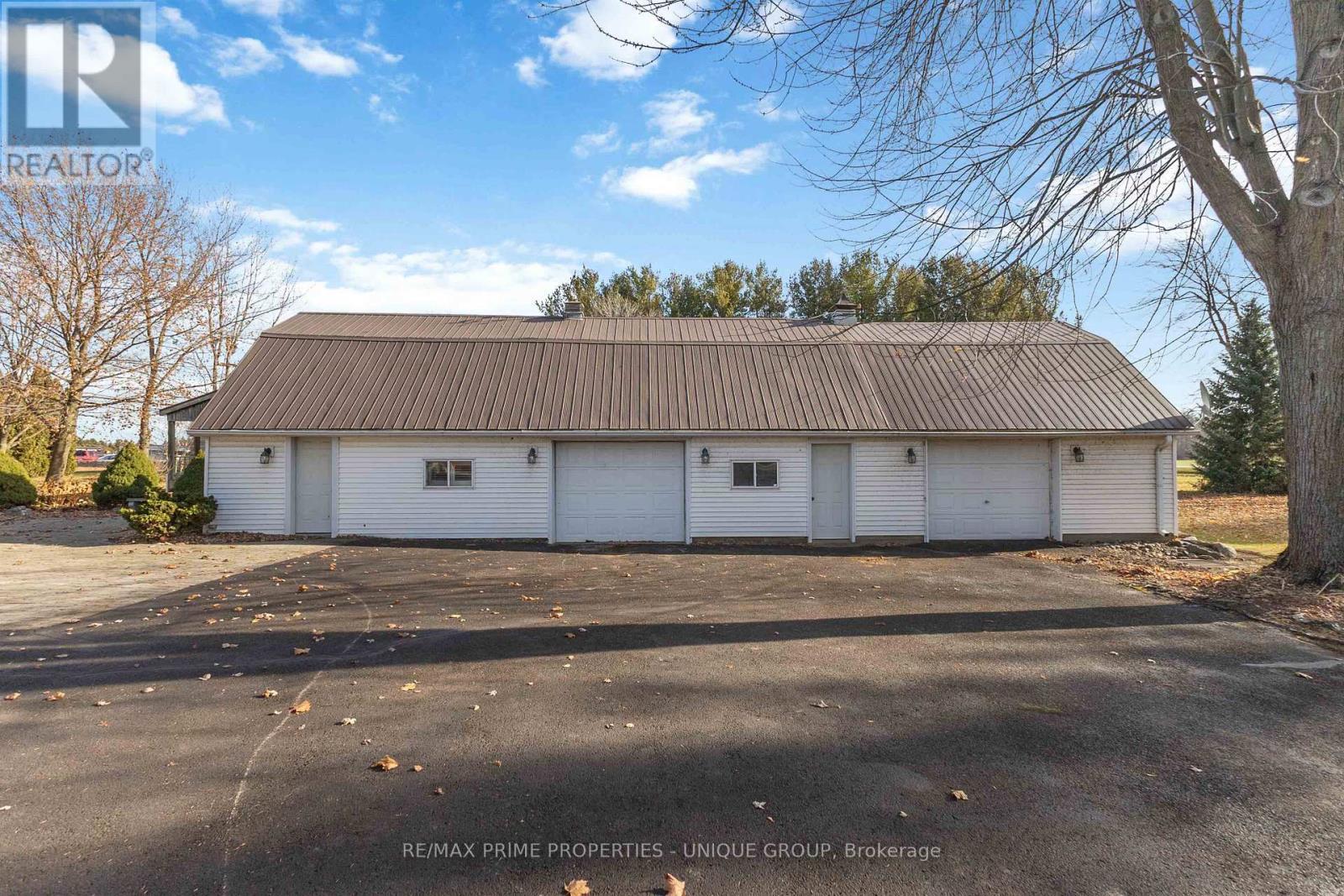 7884 Birnam Line, Warwick, ON - Outdoor