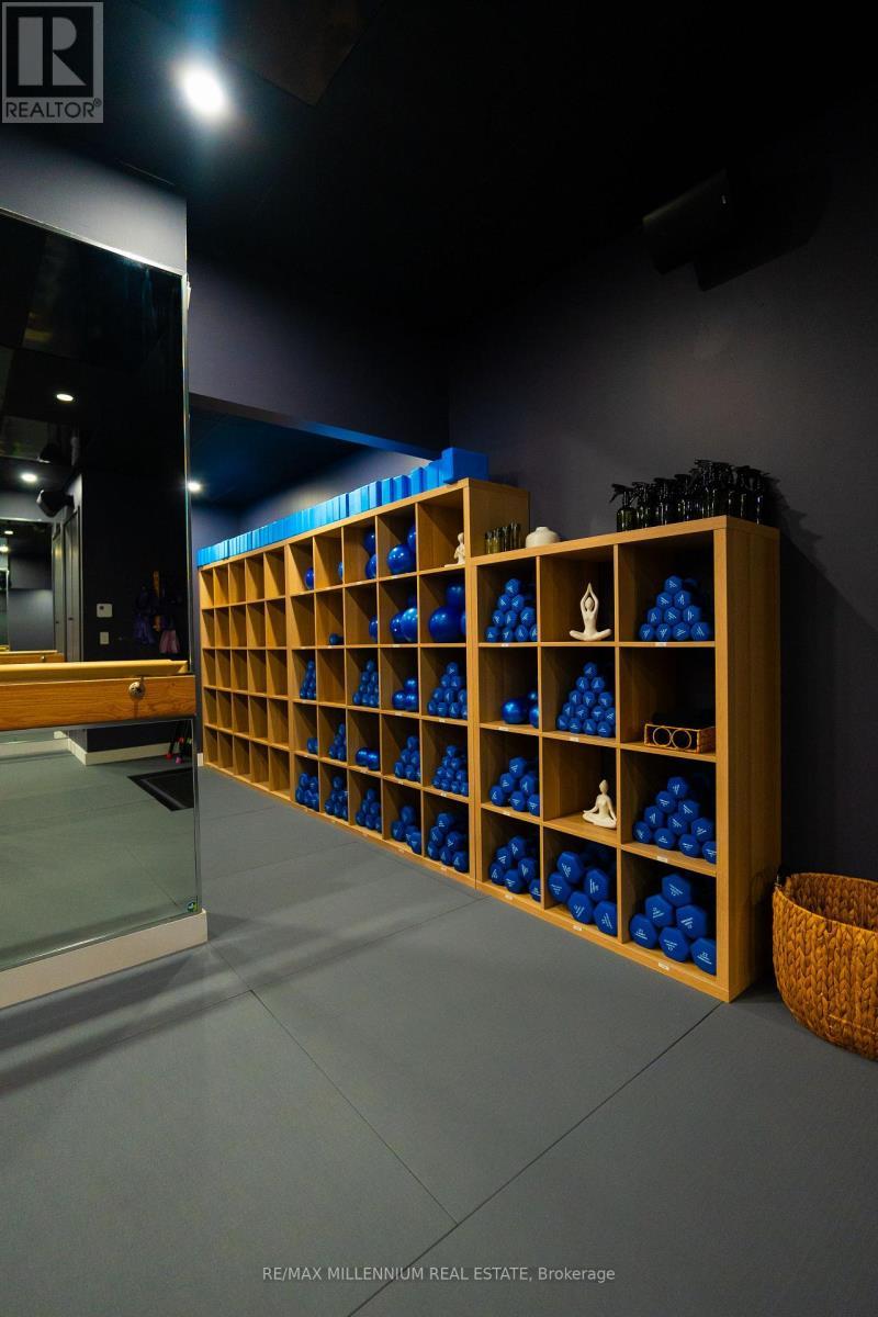 4 - 410 Adelaide Street, Toronto, ON