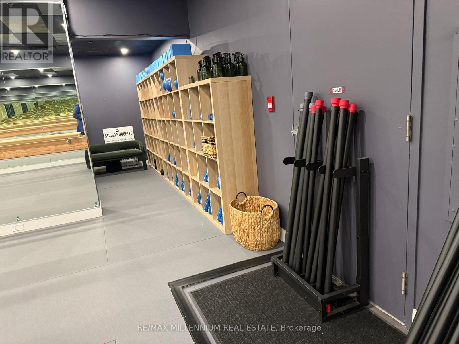 4 - 410 Adelaide Street, Toronto, ON