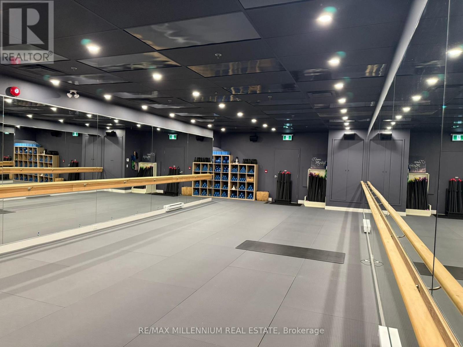 4 - 410 Adelaide Street, Toronto, ON