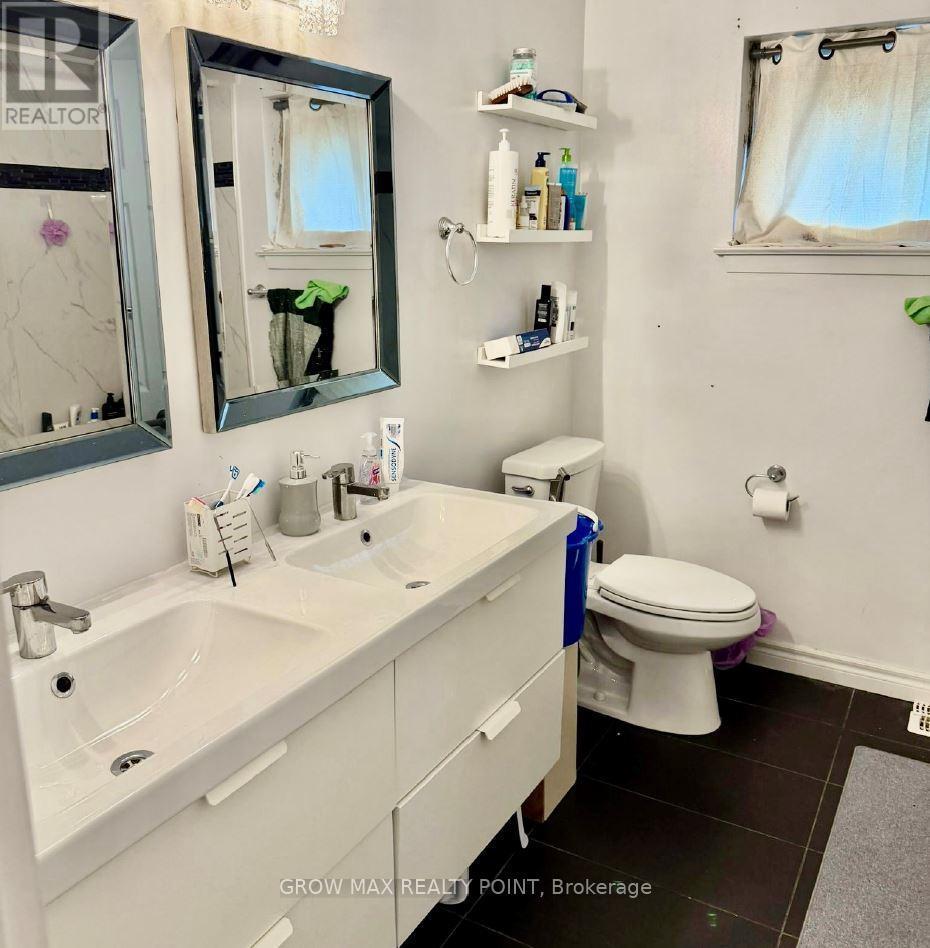 Upper - 14 Bluefin Crescent, Toronto, ON - Indoor Photo Showing Bathroom