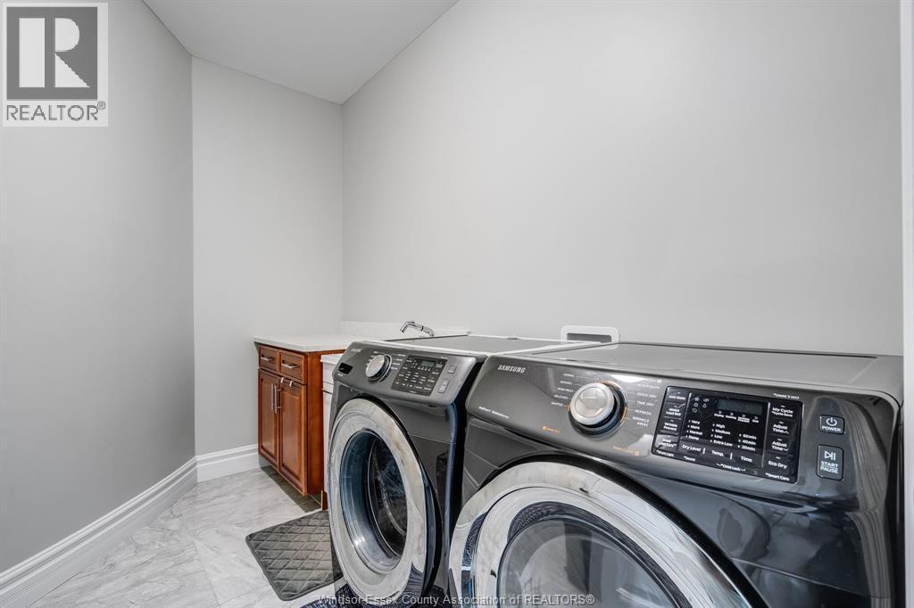 31 Heathview Trail, Leamington, ON - Indoor Photo Showing Laundry Room