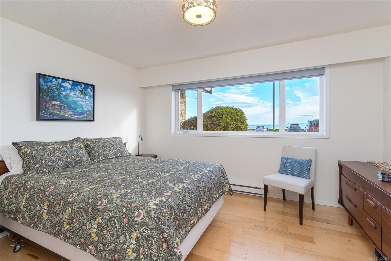 101-1540 Dallas Rd, Victoria, BC - Indoor Photo Showing Bedroom