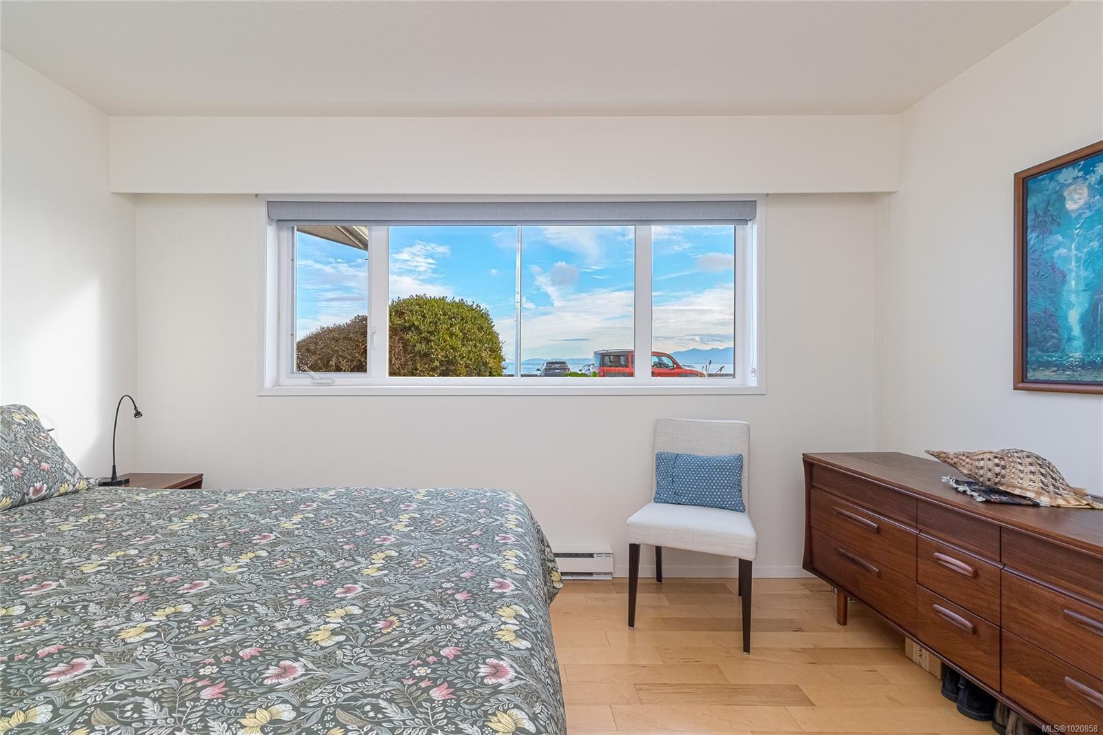 101-1540 Dallas Rd, Victoria, BC - Indoor Photo Showing Bedroom