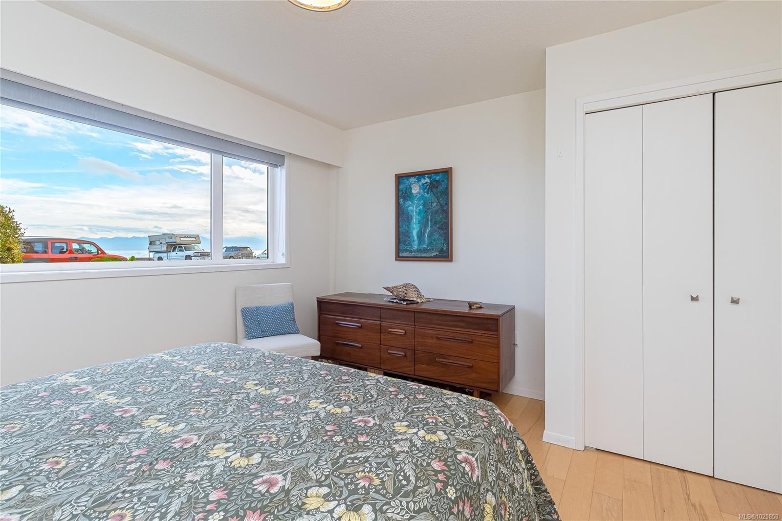 101-1540 Dallas Rd, Victoria, BC - Indoor Photo Showing Bedroom