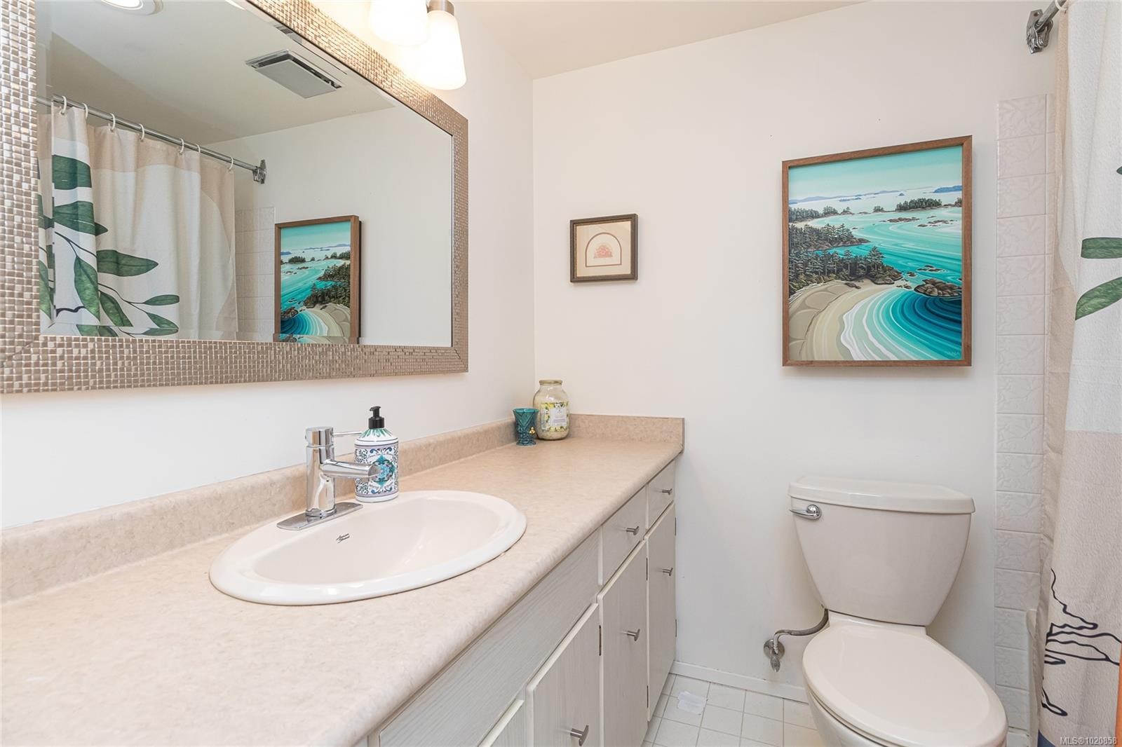 101-1540 Dallas Rd, Victoria, BC - Indoor Photo Showing Bathroom