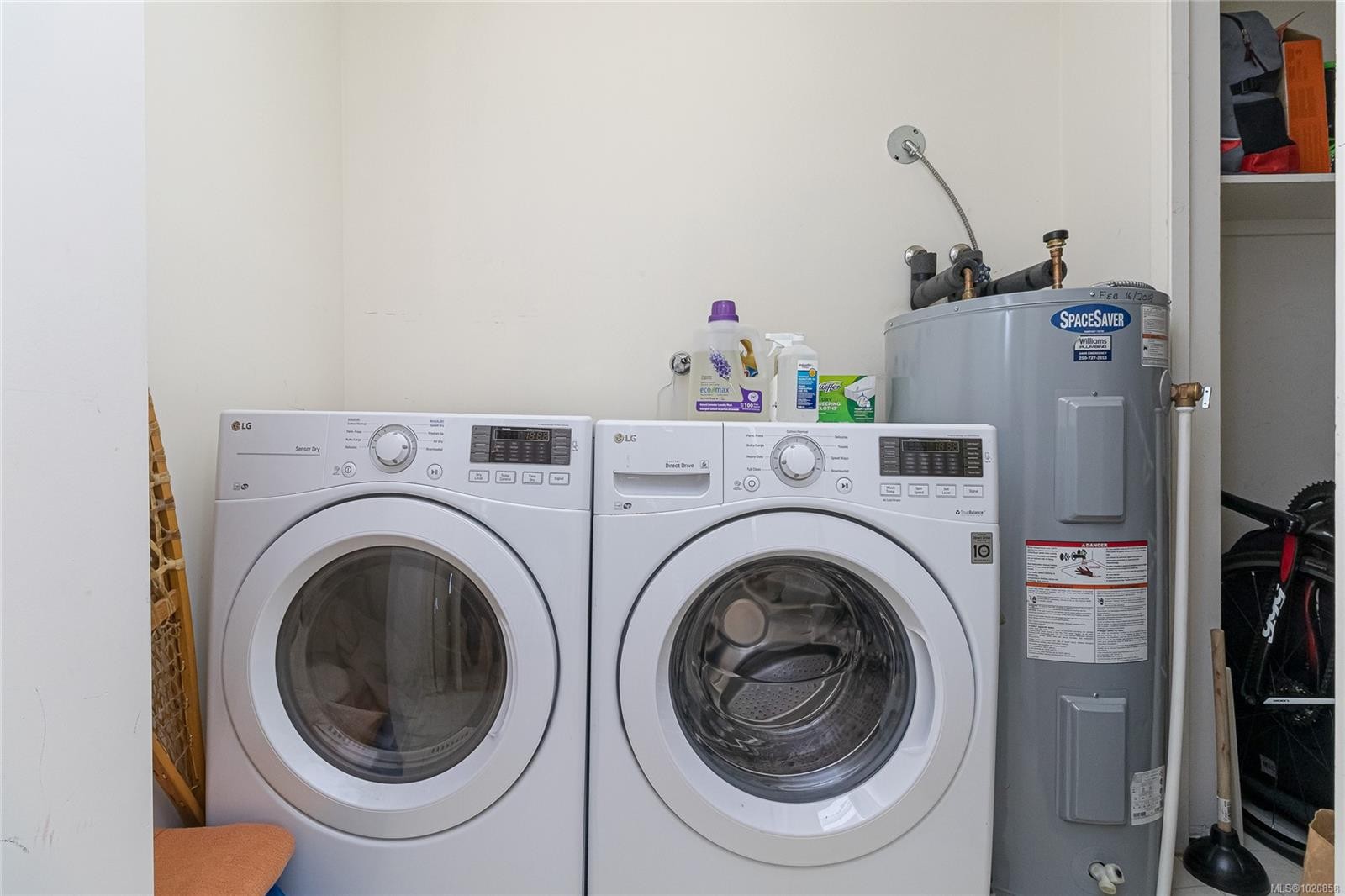 101-1540 Dallas Rd, Victoria, BC - Indoor Photo Showing Laundry Room