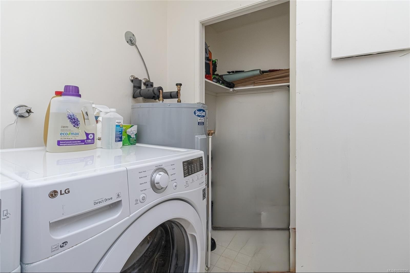 101-1540 Dallas Rd, Victoria, BC - Indoor Photo Showing Laundry Room