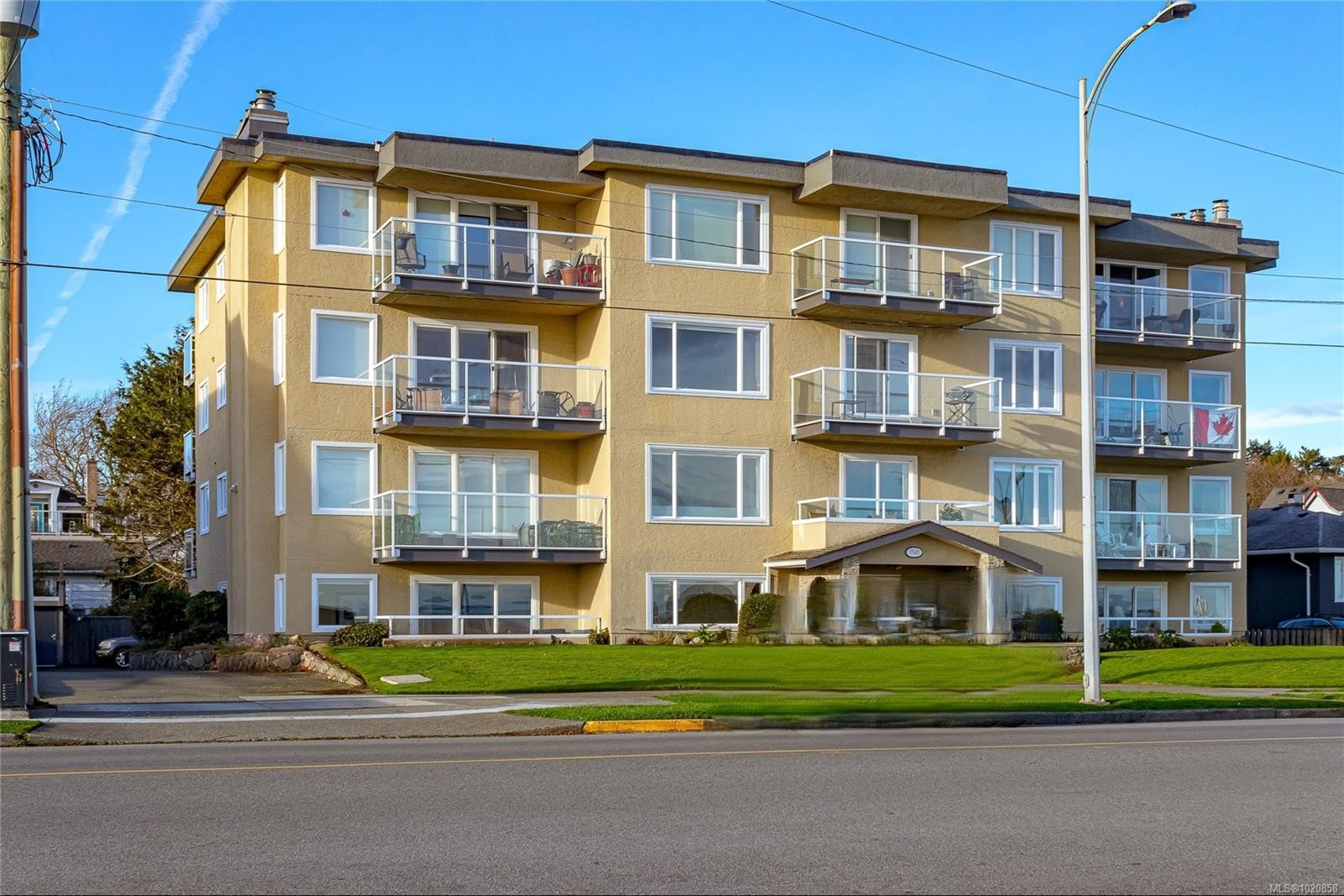 101-1540 Dallas Rd, Victoria, BC - Outdoor With Facade