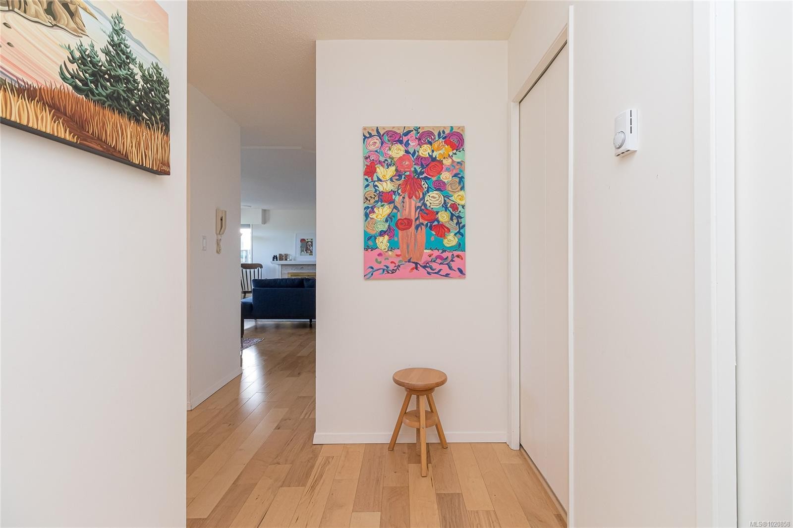 101-1540 Dallas Rd, Victoria, BC - Indoor Photo Showing Other Room