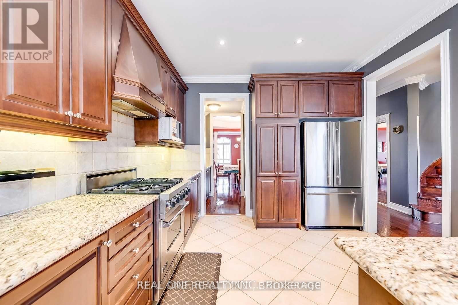 96 Spring Azure Crescent, Oakville, ON - Indoor Photo Showing Kitchen
