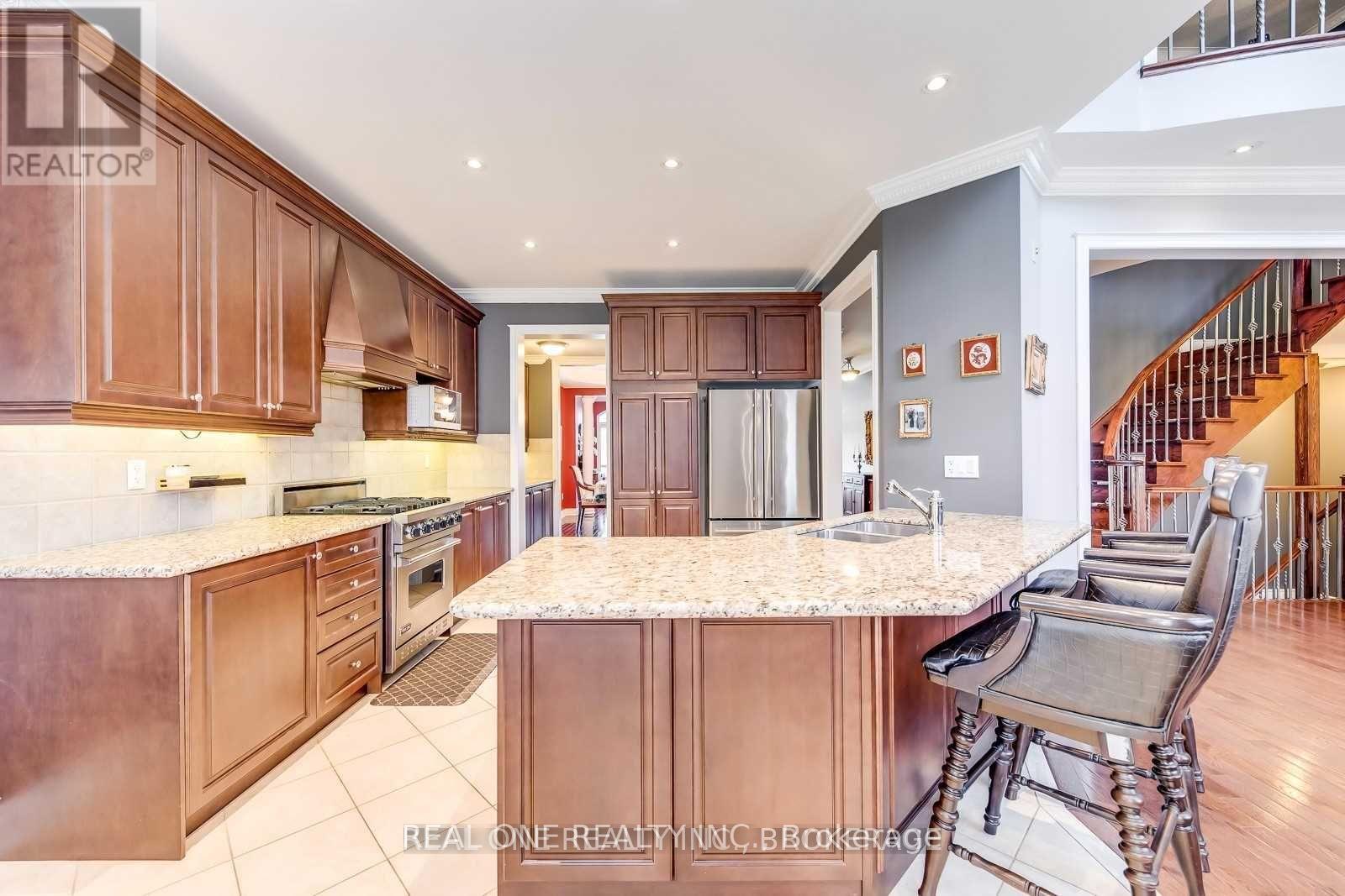 96 Spring Azure Crescent, Oakville, ON - Indoor Photo Showing Kitchen