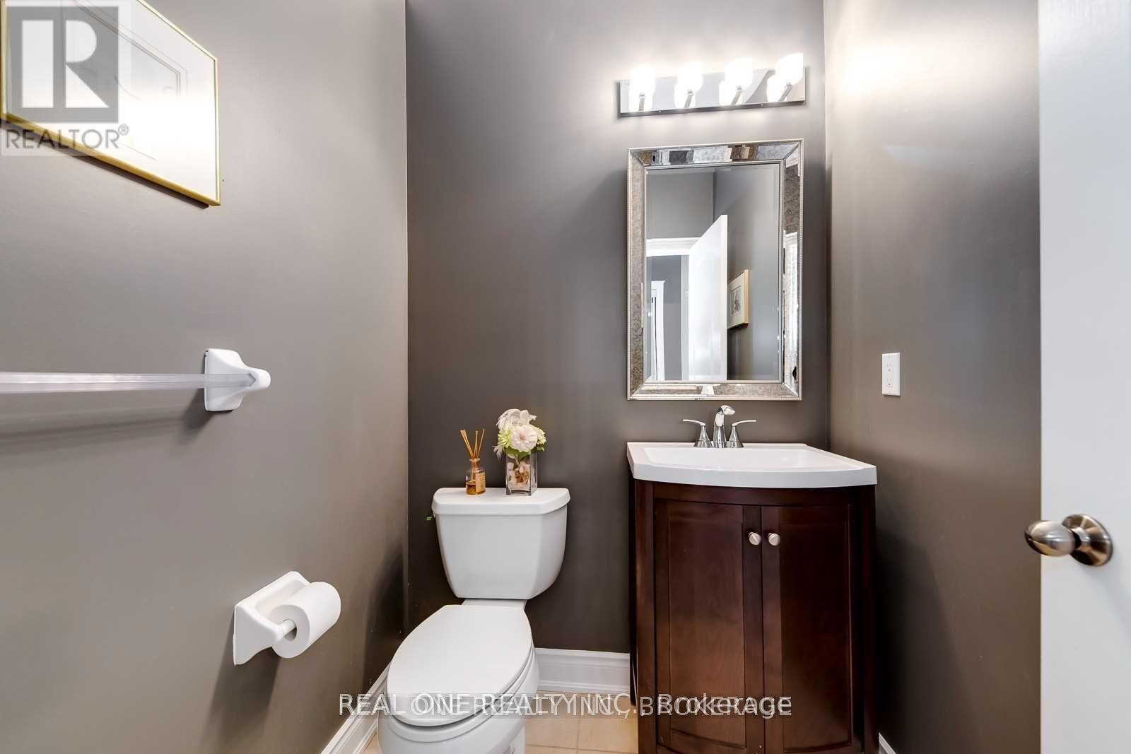 96 Spring Azure Crescent, Oakville, ON - Indoor Photo Showing Bathroom