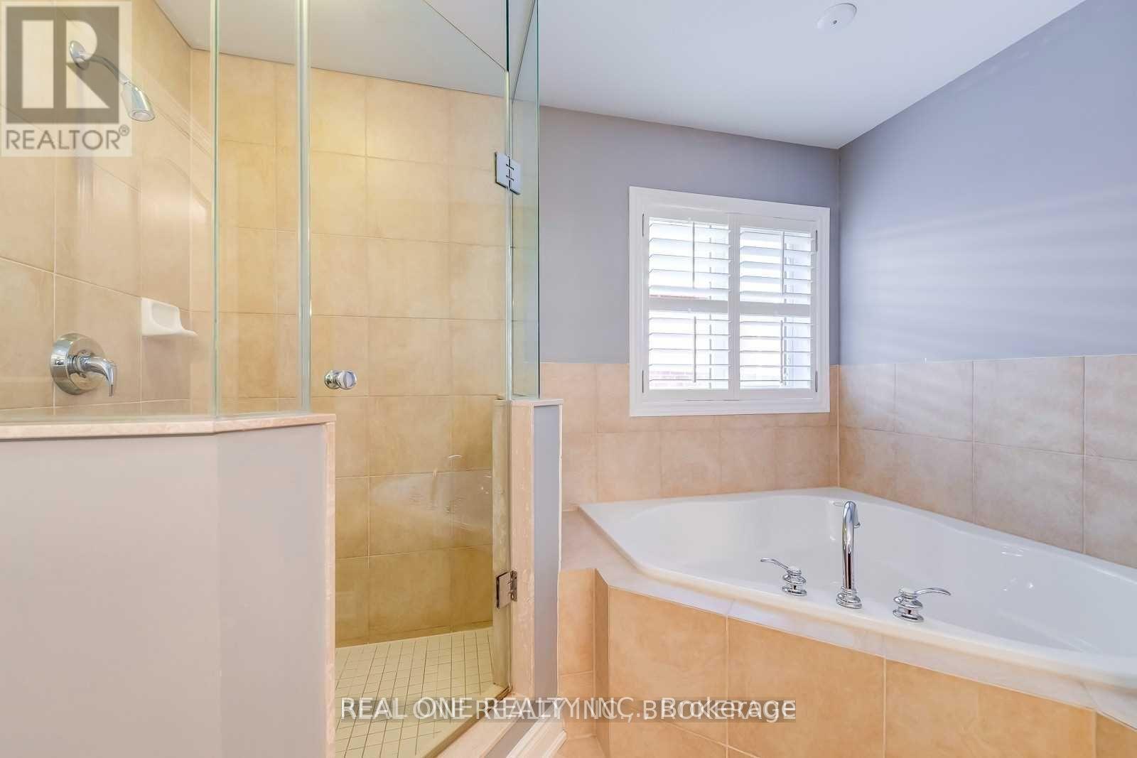 96 Spring Azure Crescent, Oakville, ON - Indoor Photo Showing Bathroom