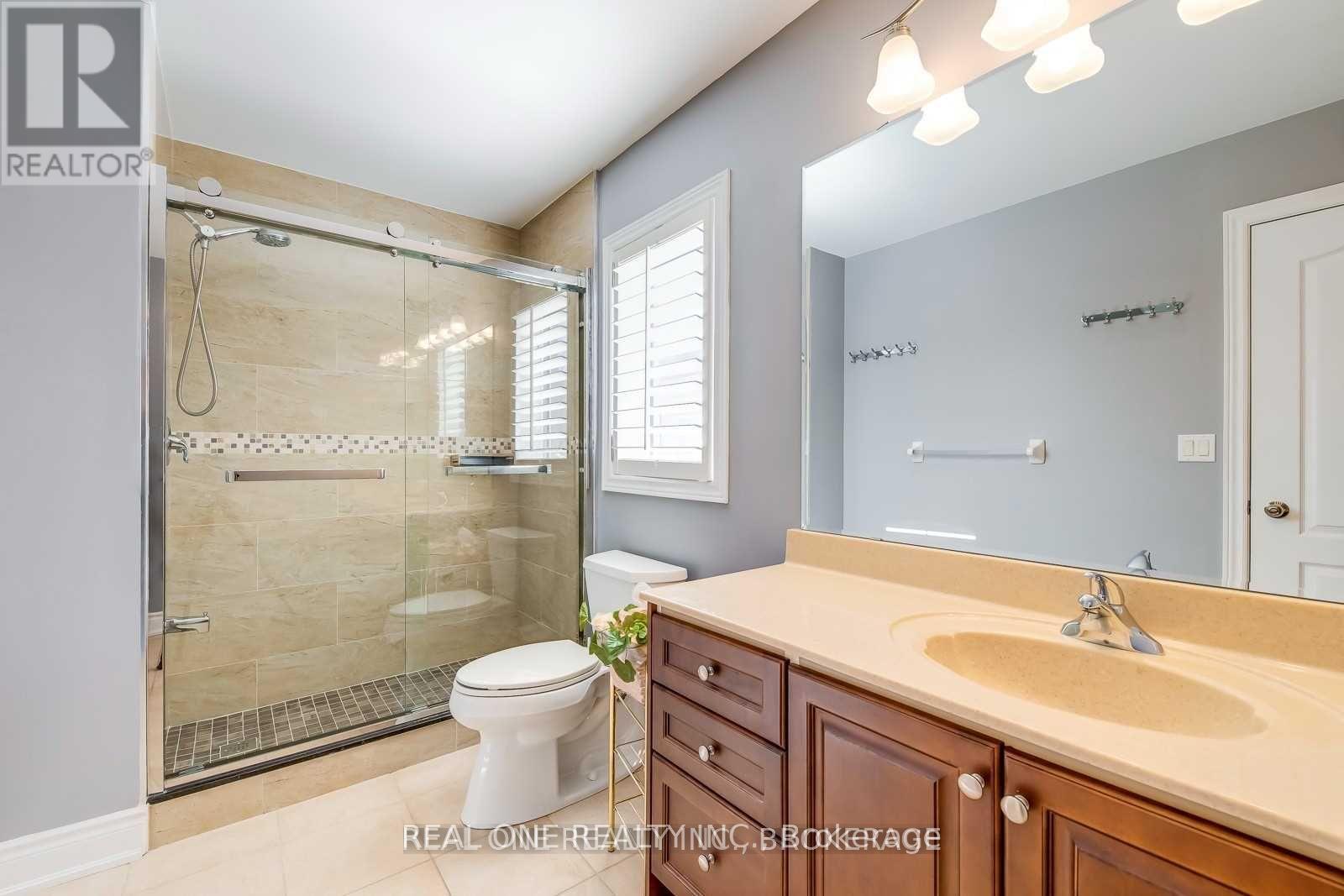 96 Spring Azure Crescent, Oakville, ON - Indoor Photo Showing Bathroom