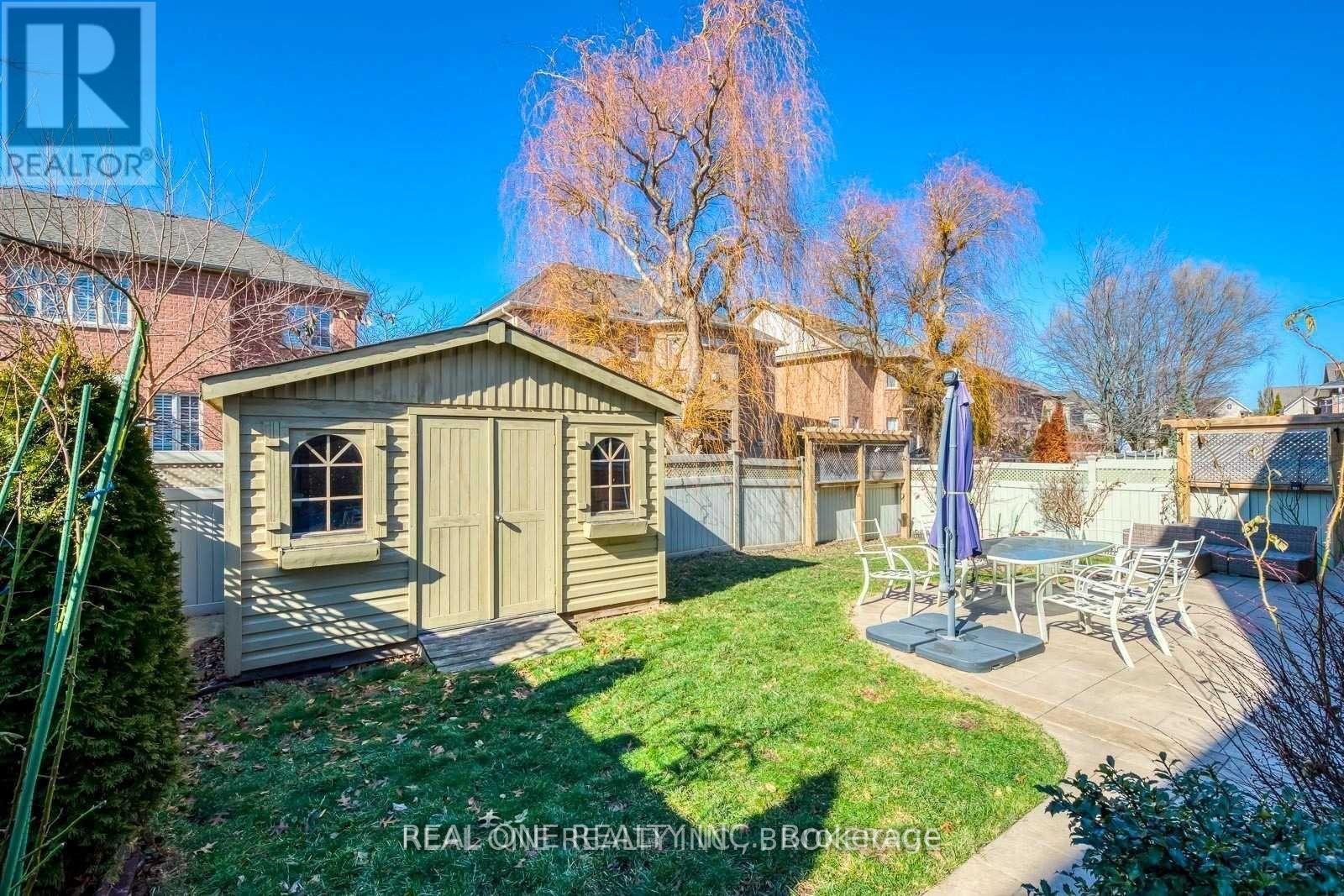 96 Spring Azure Crescent, Oakville, ON - Outdoor