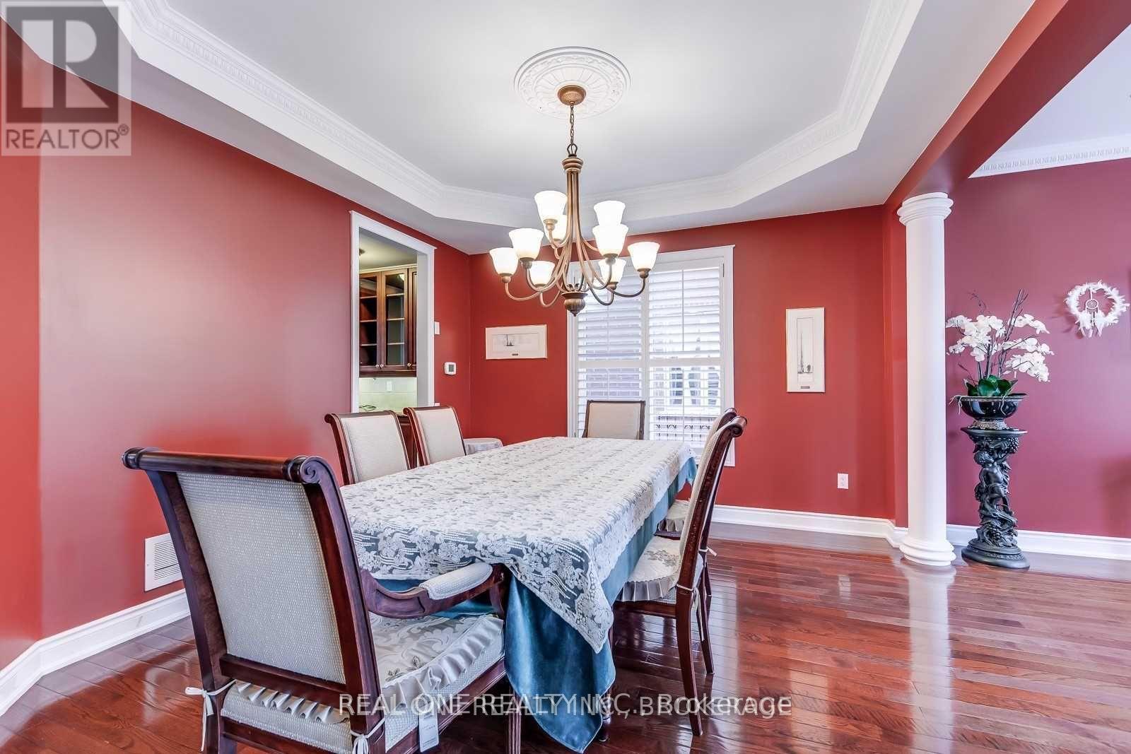 96 Spring Azure Crescent, Oakville, ON - Indoor Photo Showing Dining Room