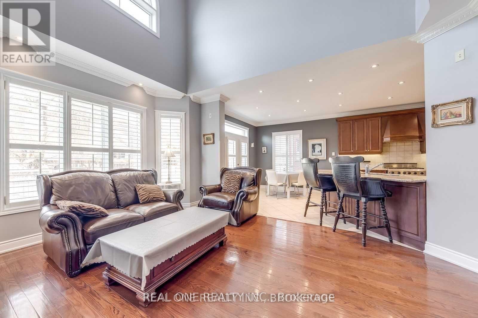 96 Spring Azure Crescent, Oakville, ON - Indoor Photo Showing Living Room