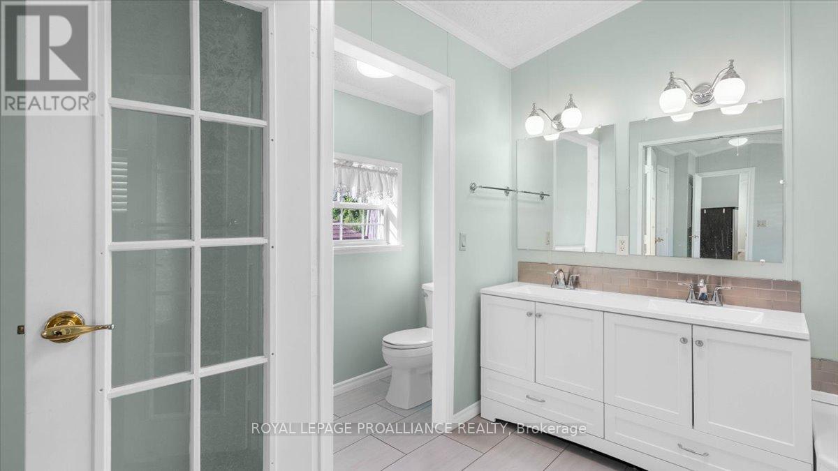 18 - 311 Dundas Street E, Quinte West (Trenton Ward), ON - Indoor Photo Showing Bathroom
