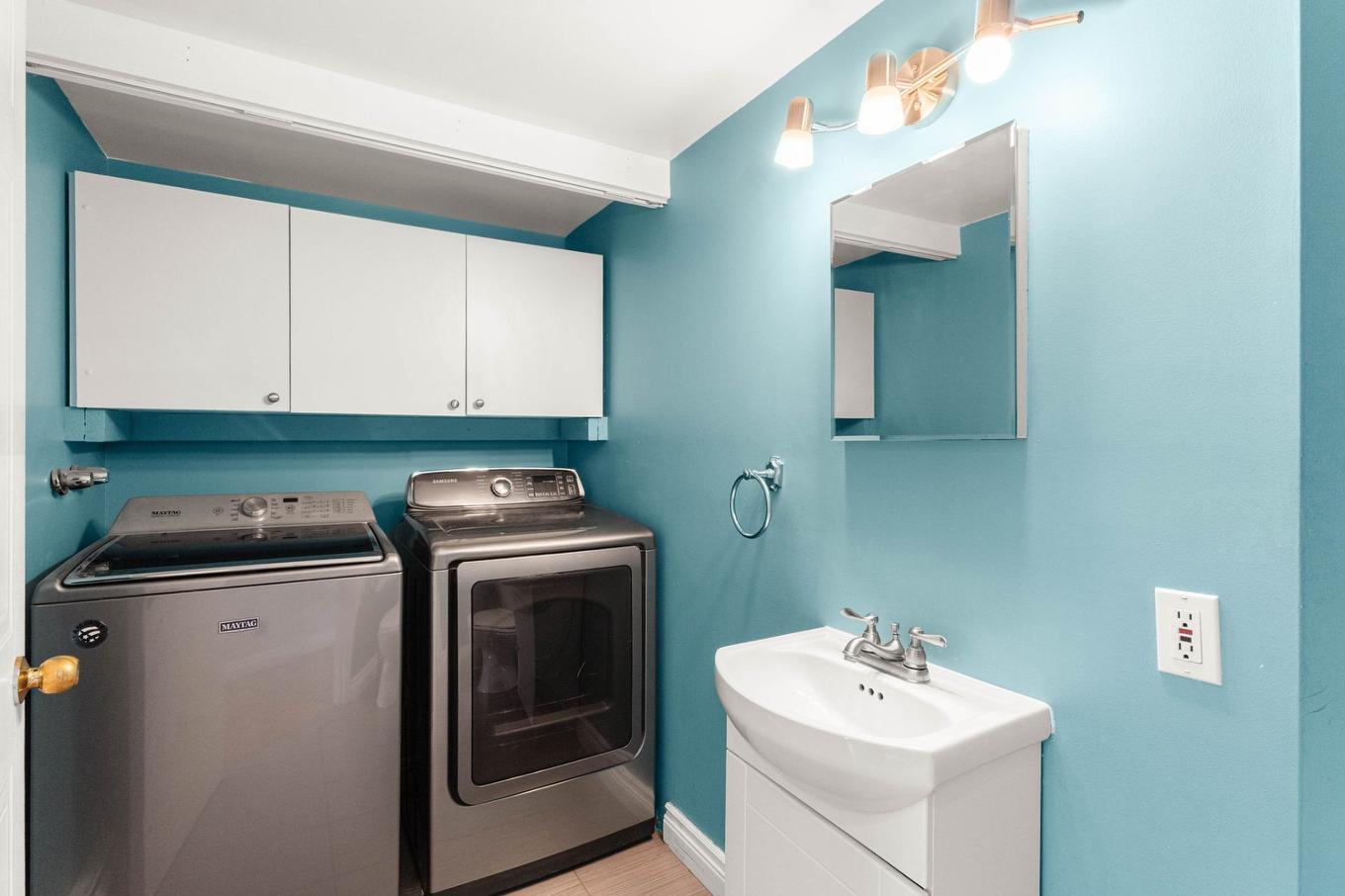 Salle de lavage - 1033 15E Avenue, Laval (Fabreville), QC - Indoor Photo Showing Laundry Room