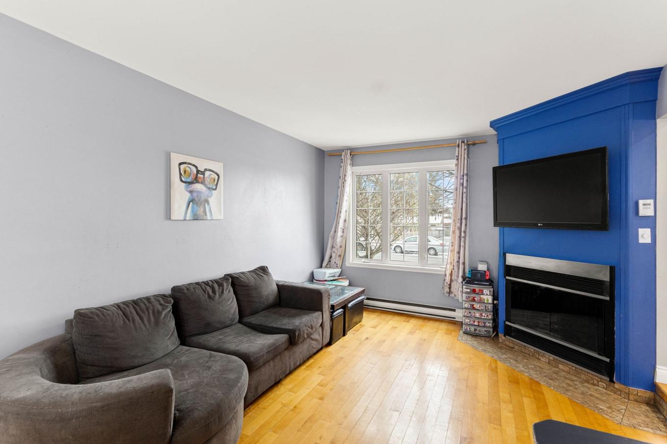 Salon - 1033 15E Avenue, Laval (Fabreville), QC - Indoor Photo Showing Living Room With Fireplace