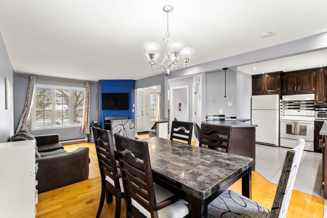 Salle à manger - 1033 15E Avenue, Laval (Fabreville), QC - Indoor Photo Showing Dining Room