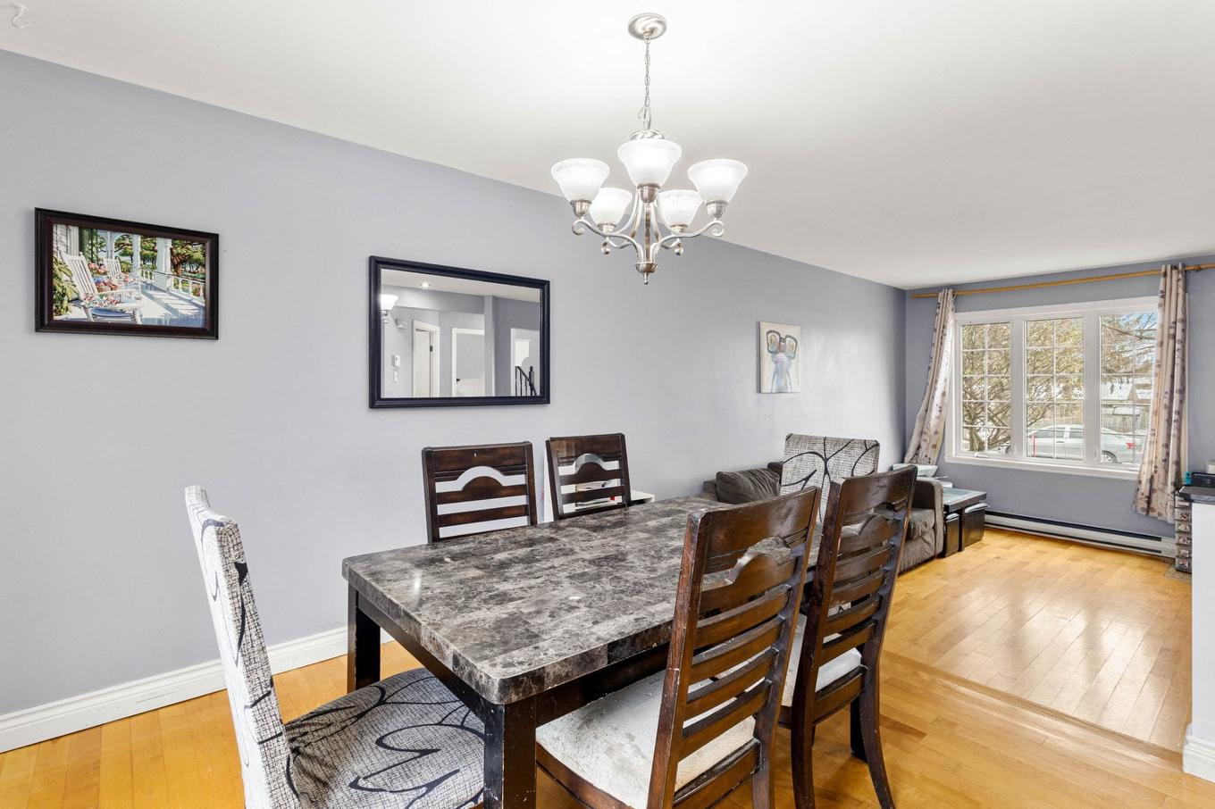 Salle à manger - 1033 15E Avenue, Laval (Fabreville), QC - Indoor Photo Showing Dining Room