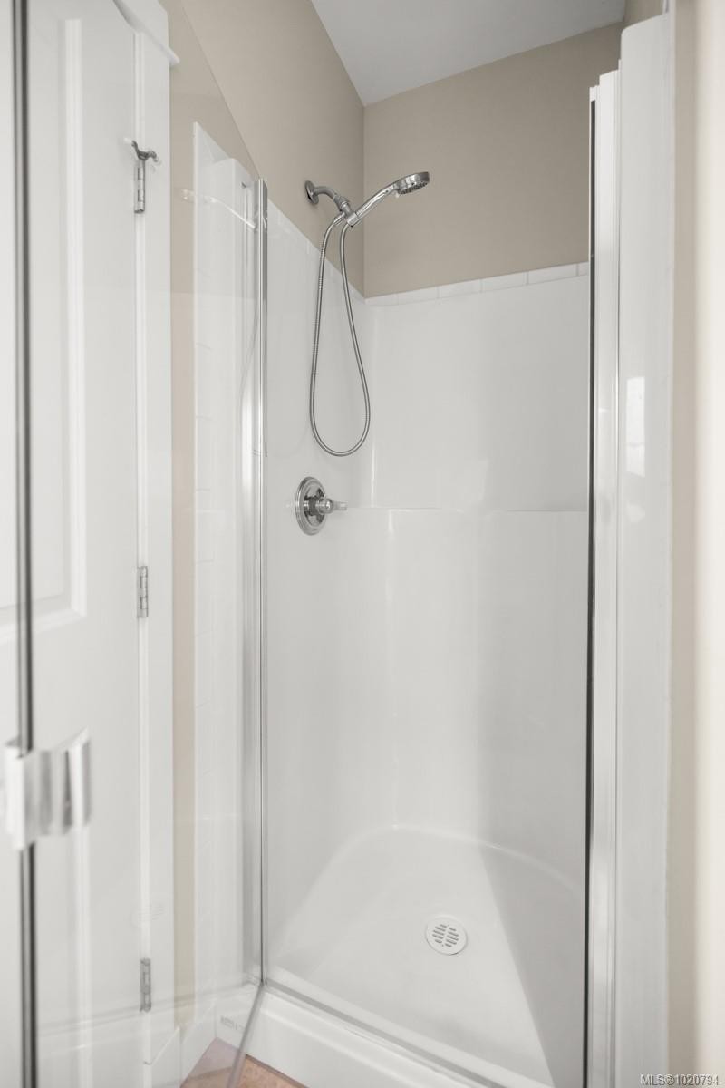 5-4079 Douglas St, Saanich, BC