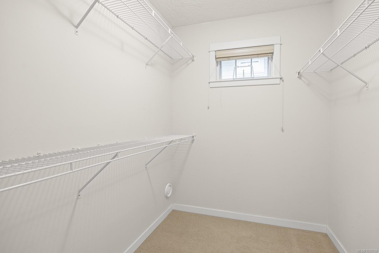 5-4079 Douglas St, Saanich, BC