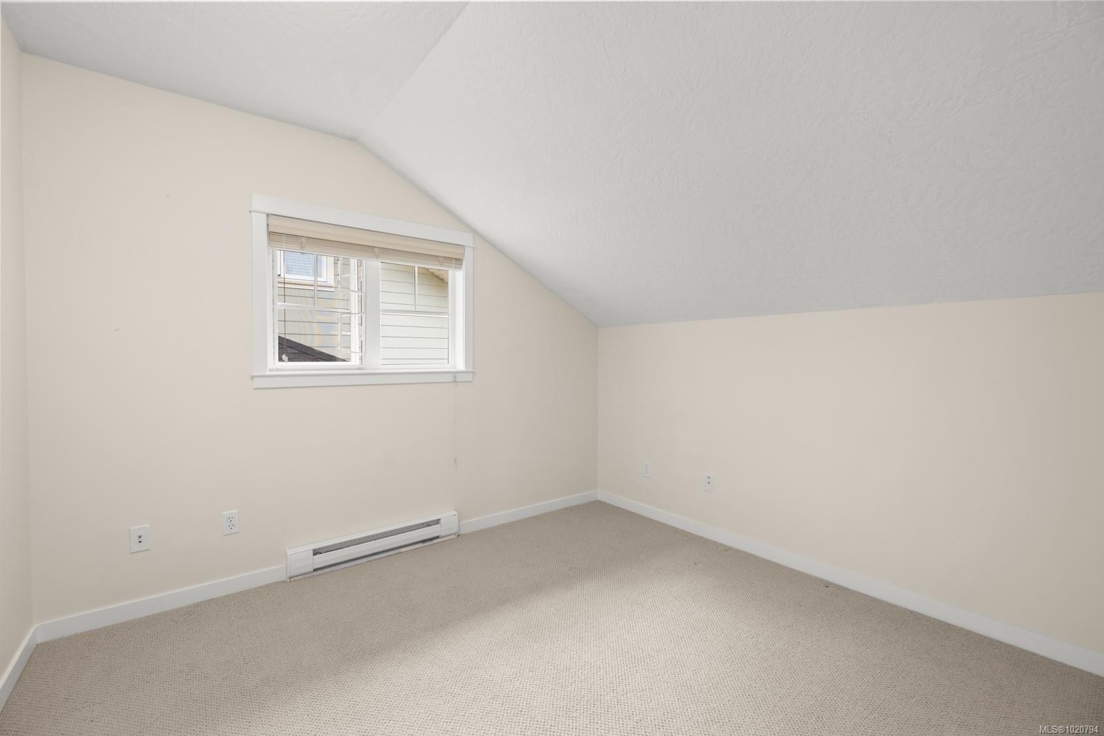 5-4079 Douglas St, Saanich, BC