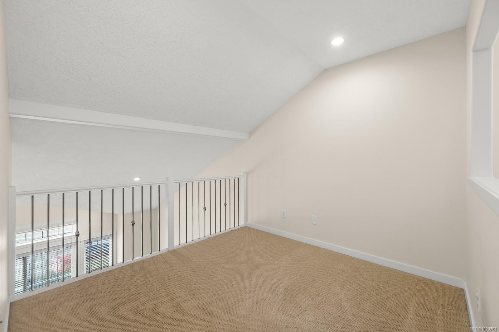 5-4079 Douglas St, Saanich, BC