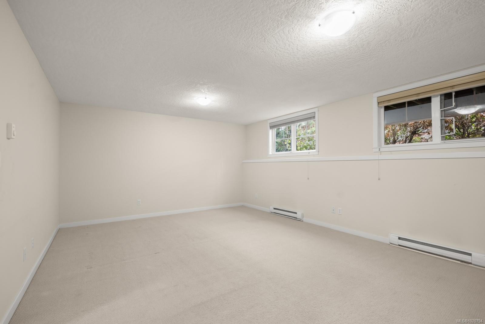 5-4079 Douglas St, Saanich, BC