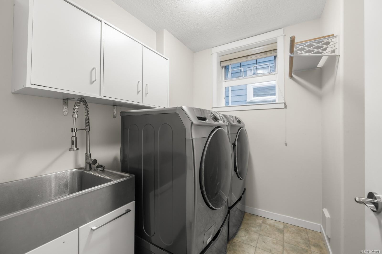 5-4079 Douglas St, Saanich, BC