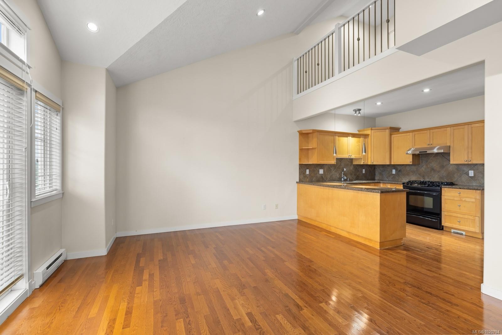 5-4079 Douglas St, Saanich, BC