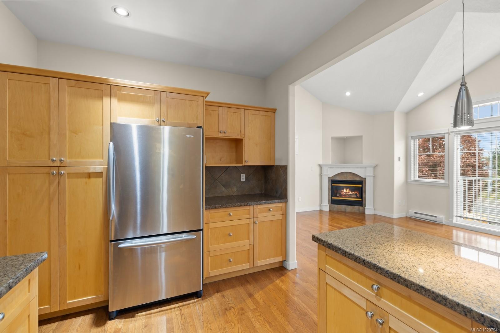 5-4079 Douglas St, Saanich, BC