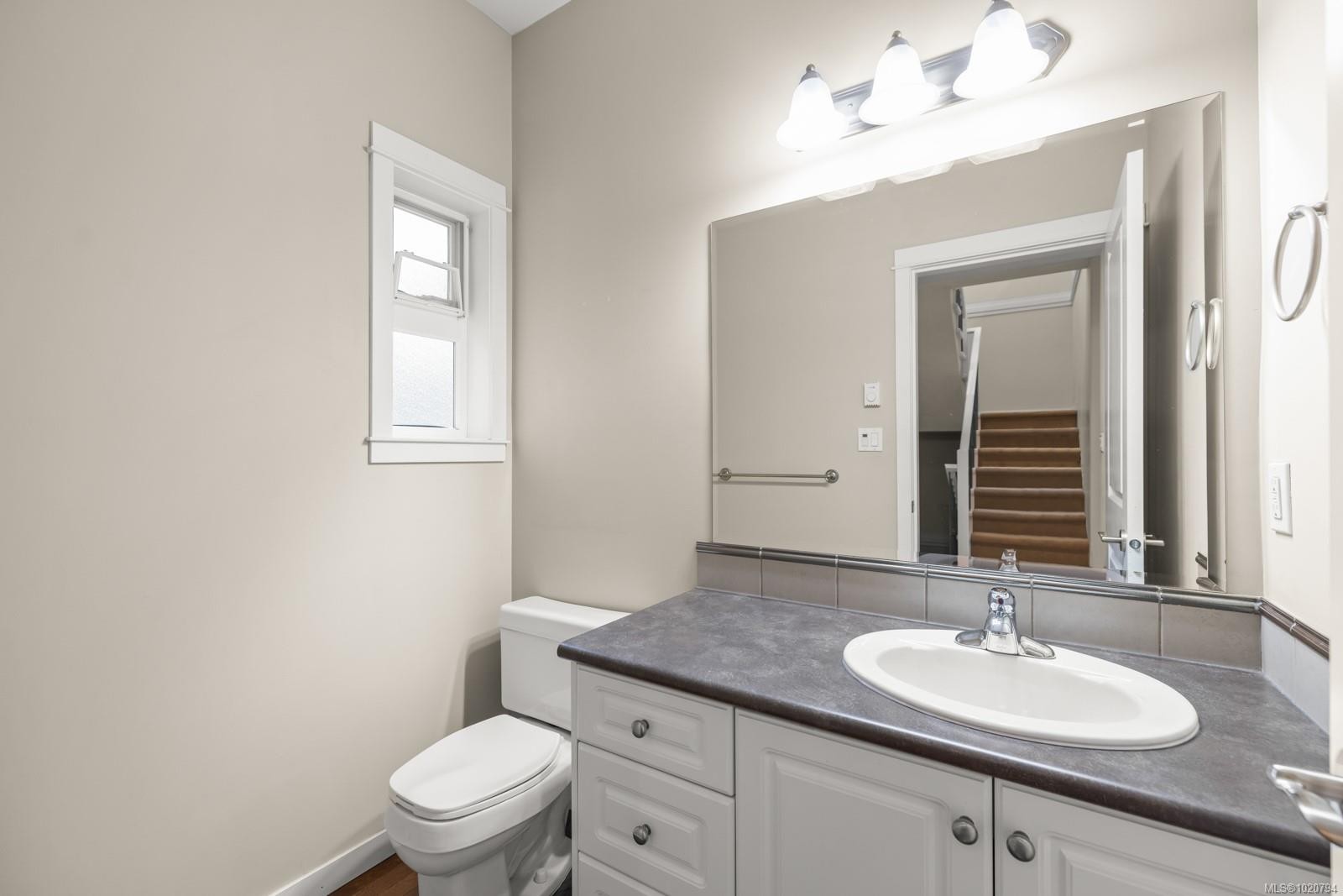 5-4079 Douglas St, Saanich, BC