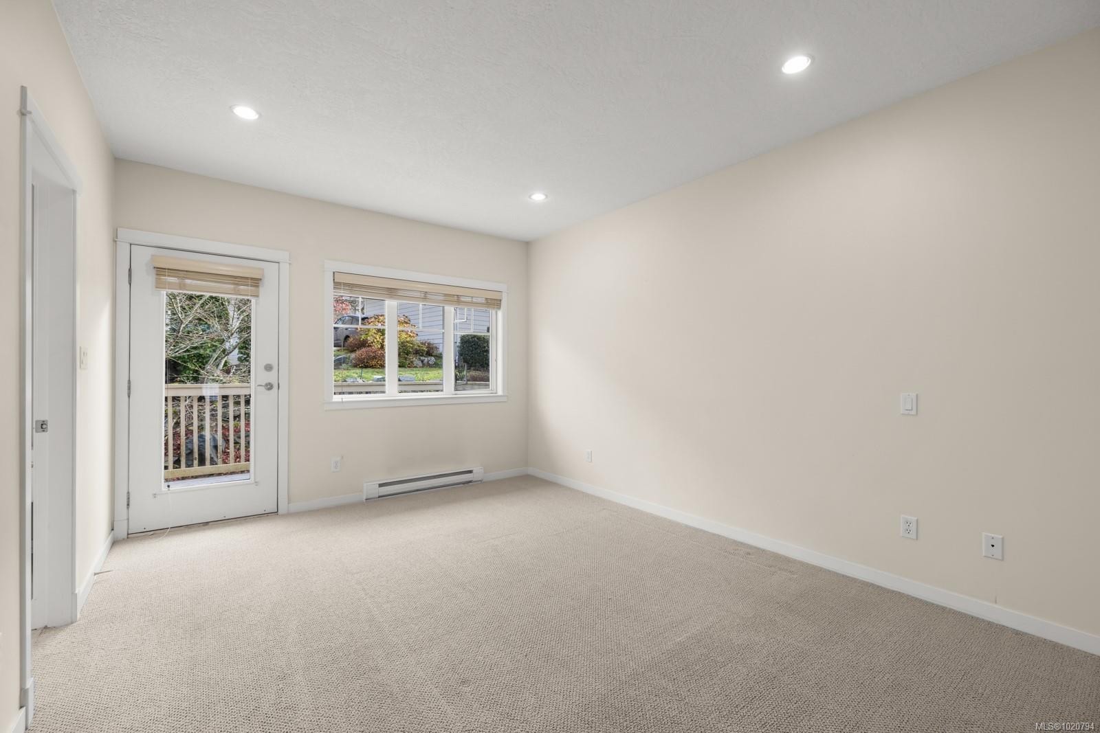 5-4079 Douglas St, Saanich, BC