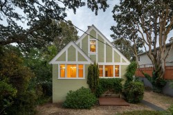 1959 Hampshire Rd Oak Bay, BC V8R 5T9