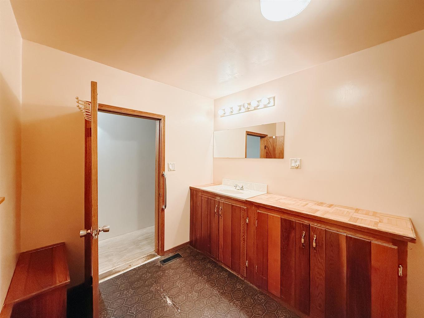 63 Peter Street West, Kenora, ON