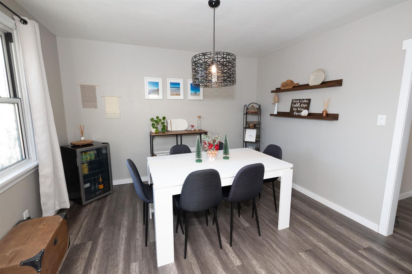 123 Begin Street W, Thunder Bay, ON - Indoor Photo Showing Dining Room